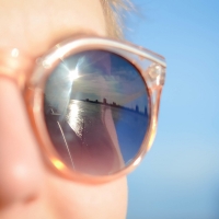 Una de cada tres personas que usan gafas de sol sufrirán problemas oculares