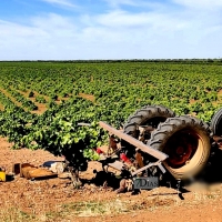 Fallece un hombre en Almendralejo al quedar atrapado bajo un tractor