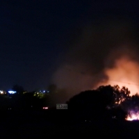 Los bomberos actúan en un incendio en la A-5