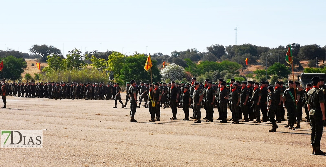 Desfile de despedida a la misión extremeña destinada a Letonia