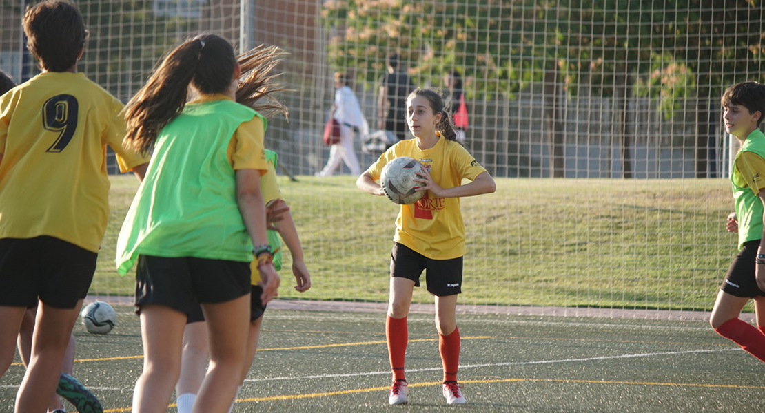 El Santa Teresa busca promocionar el fútbol entre las mujeres
