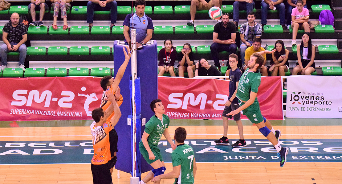 Rodrigo Mirabent defenderá un año más la camiseta del Voleibol Cáceres
