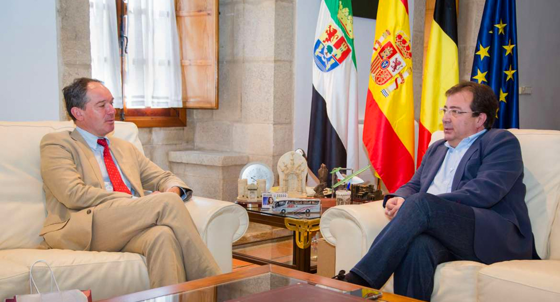 Fernández Vara recibe al embajador de Bélgica