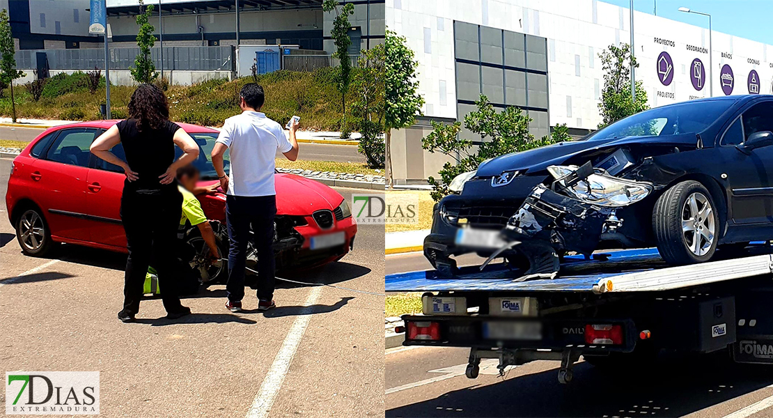 Dos coches colisionan cerca del Centro Comercial &#39;El Faro&#39;