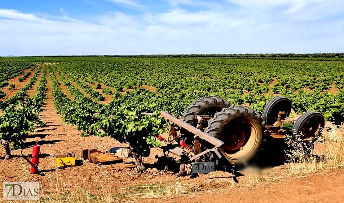 Fallece un hombre en Almendralejo al quedar atrapado bajo un tractor