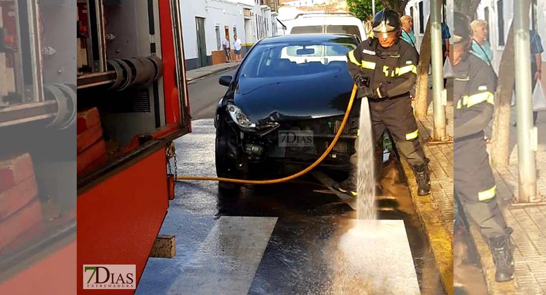 Los Bomberos actúan en un accidente de tráfico en Olivenza