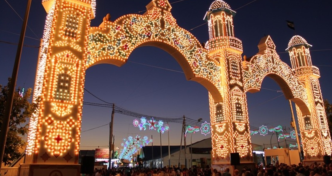 MÉRIDA: 87 arcos iluminarán las calles del recinto ferial