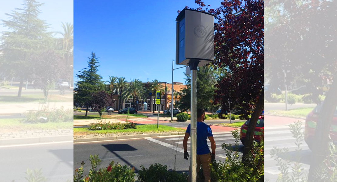 EI Ayuntamiento de Badajoz instala un nuevo radar fijo en la Avenida de Elvas