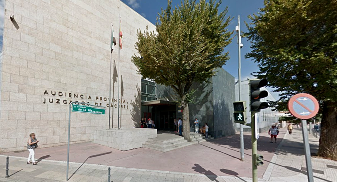 Diez años sin poder estar a solas con su hija por intentar matarla en Plasencia