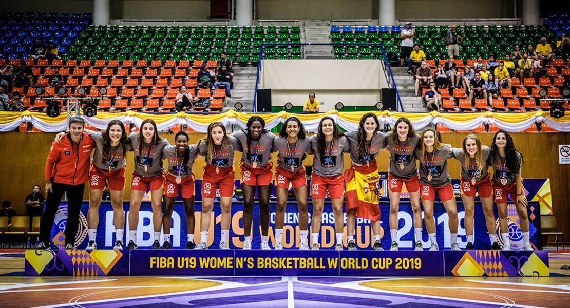 La extremeña Mamen Blanco, bronce en el Mundial sub-19 de baloncesto con la Selección