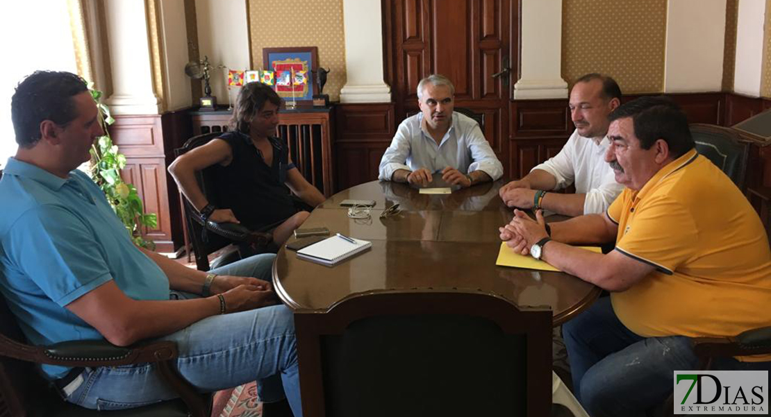 Alcalde y vecinos del Casco Antiguo y Pardaleras quieren en el Hospital Provincial su centro de salud
