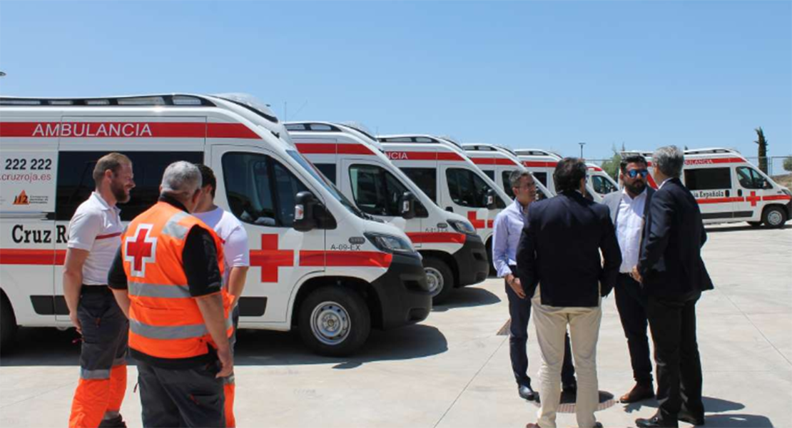 Cruz Roja Extremadura luce nuevas ambulancias