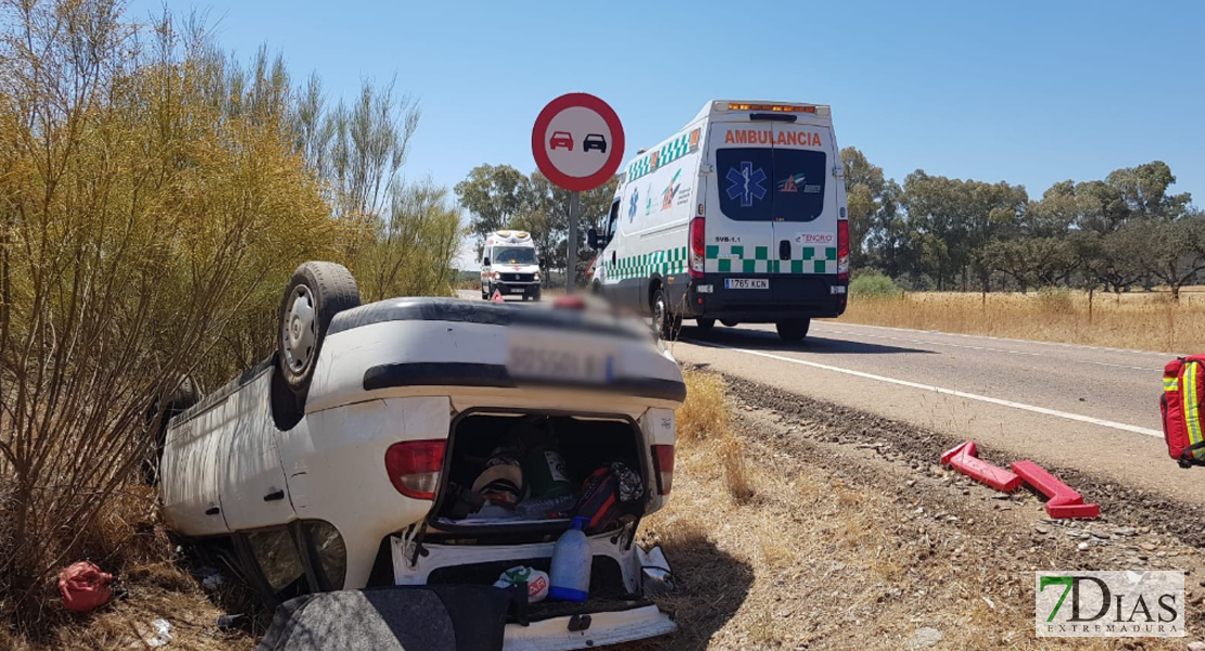 Cuatro heridos en una salida de vía en la EX-214