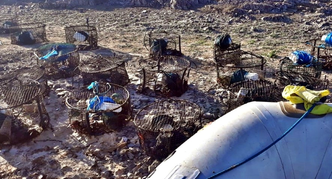 La Guardia Civil interviene 78 nasas cangrejeras en el embalse de Orellana