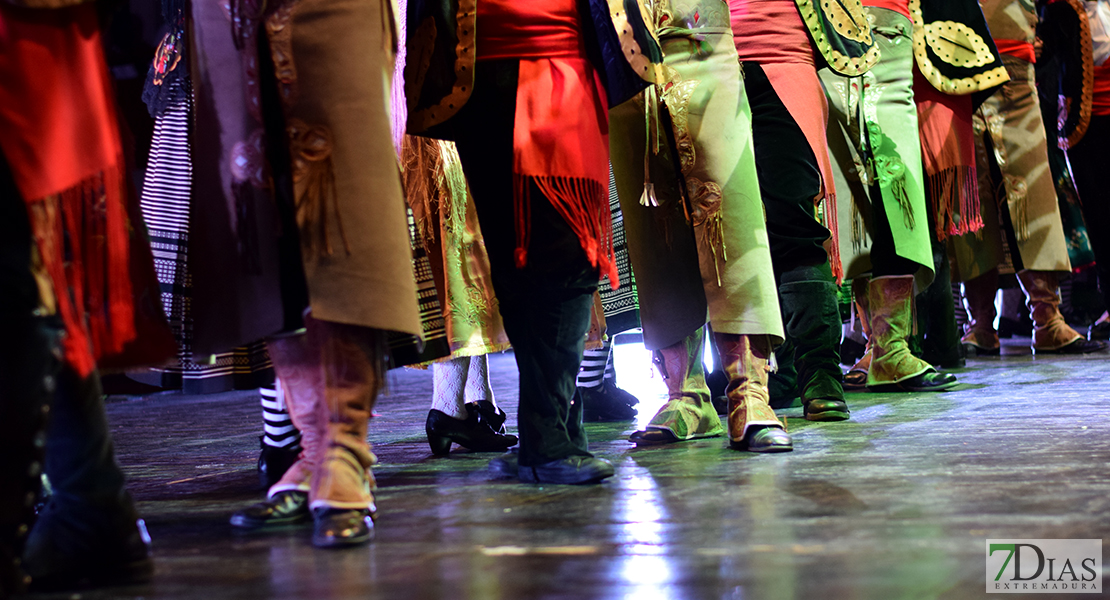 GALERÍA - Arranca el Festival Folklórico Internacional en el López de Ayala