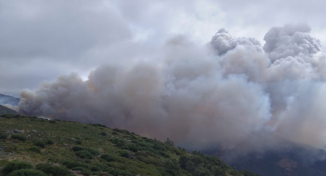 El Infoex consigue estabilizar el incendio de Garganta La Olla