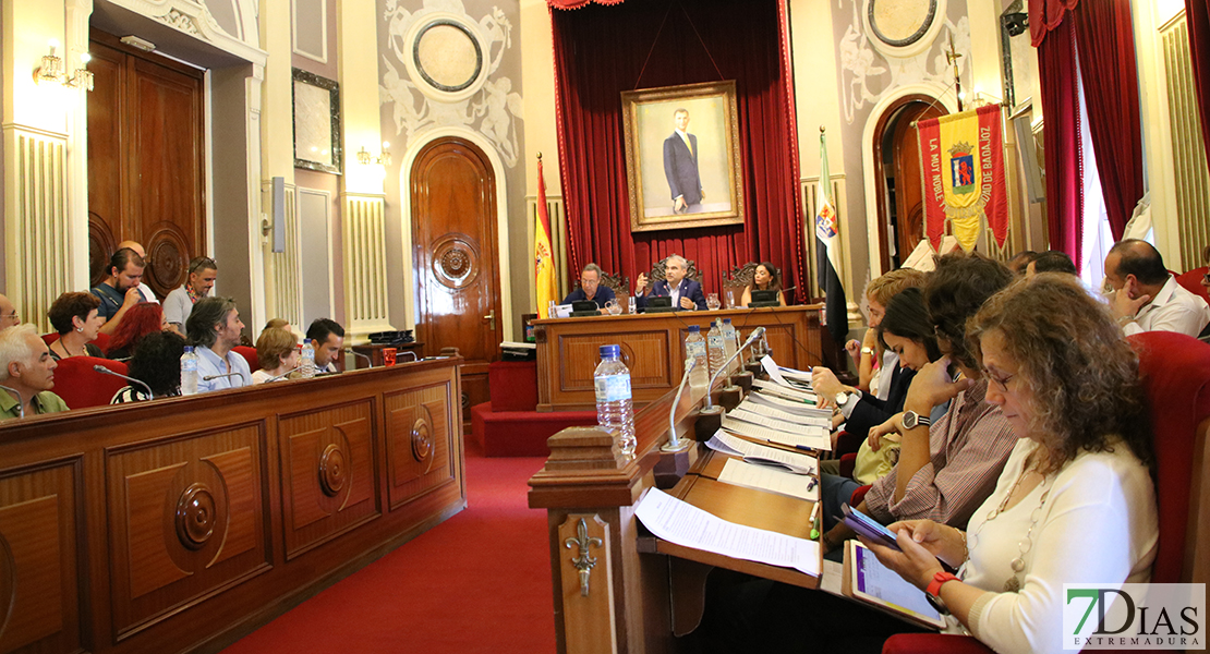 El Ayuntamiento de Badajoz condena el franquismo con el voto en contra de Vox