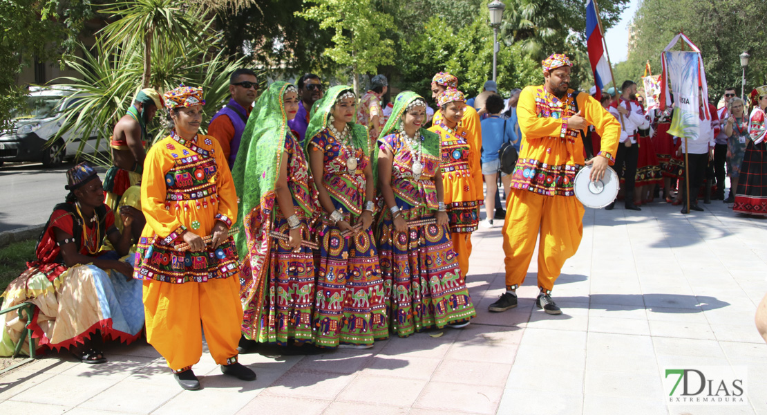 El alcalde recibe a los grupos del Festival Folclórico Internacional
