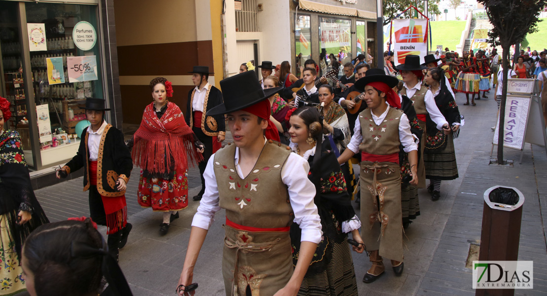 Imágenes del desfile del Festival Folklórico Internacional I