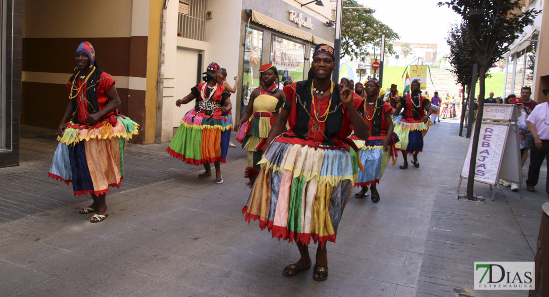 Imágenes del desfile del Festival Folklórico Internacional I