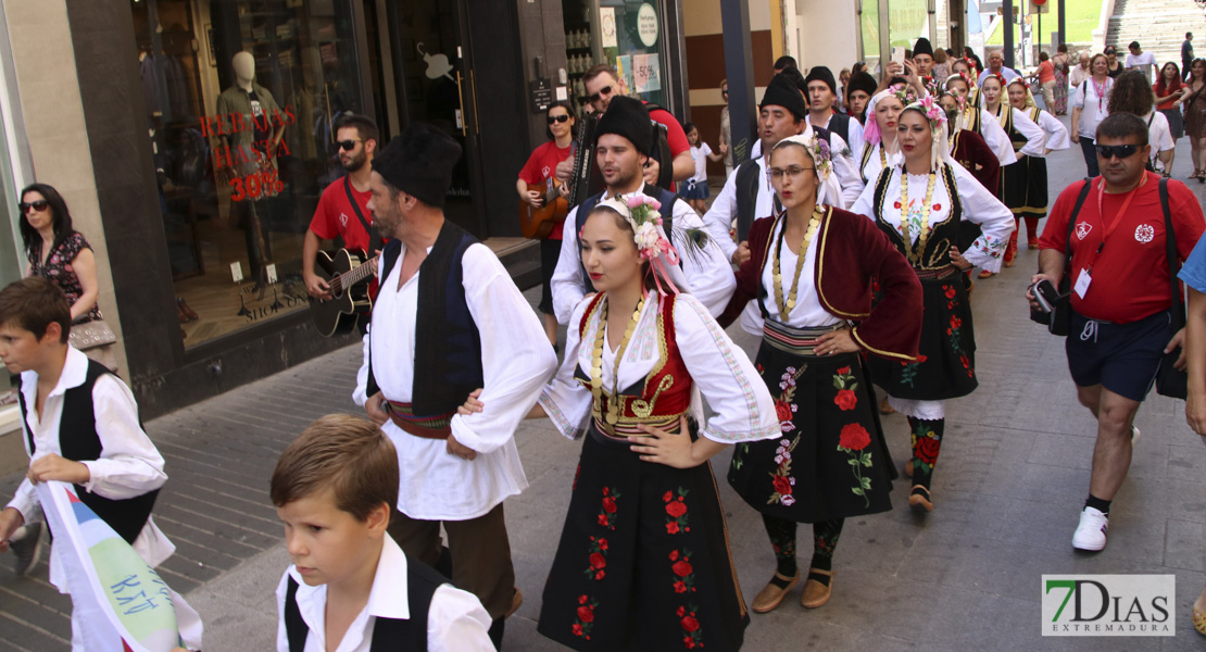 Imágenes del desfile del Festival Folklórico Internacional I