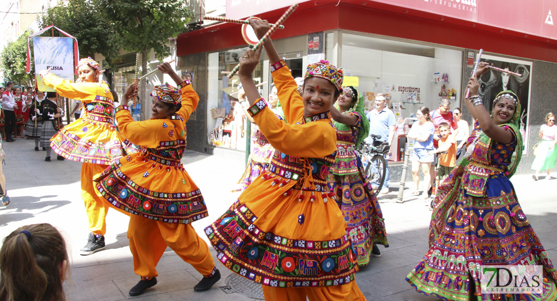 Imágenes del desfile del Festival Folklórico Internacional I