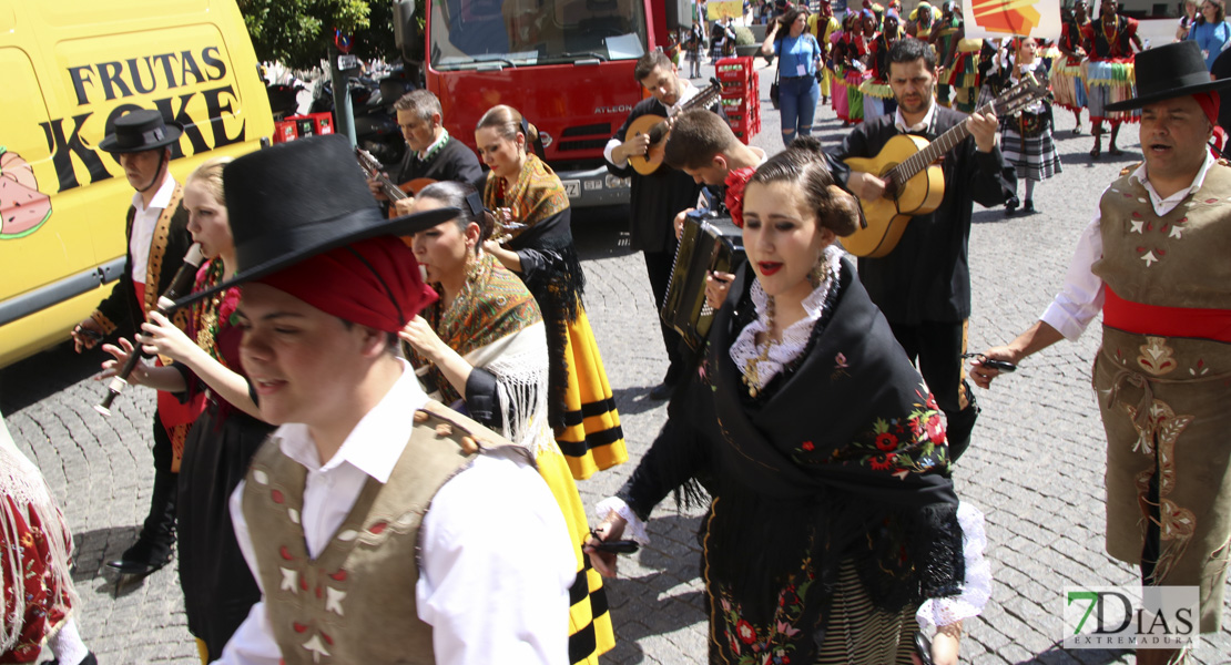 mágenes del desfile del Festival Folklórico Internacional II