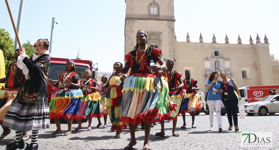 mágenes del desfile del Festival Folklórico Internacional II