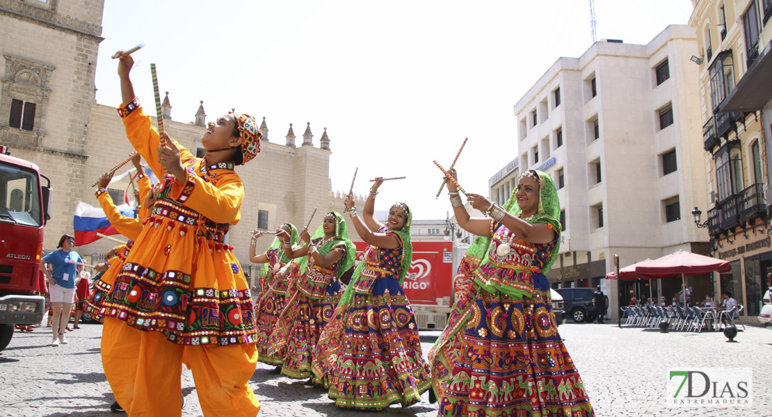 mágenes del desfile del Festival Folklórico Internacional II