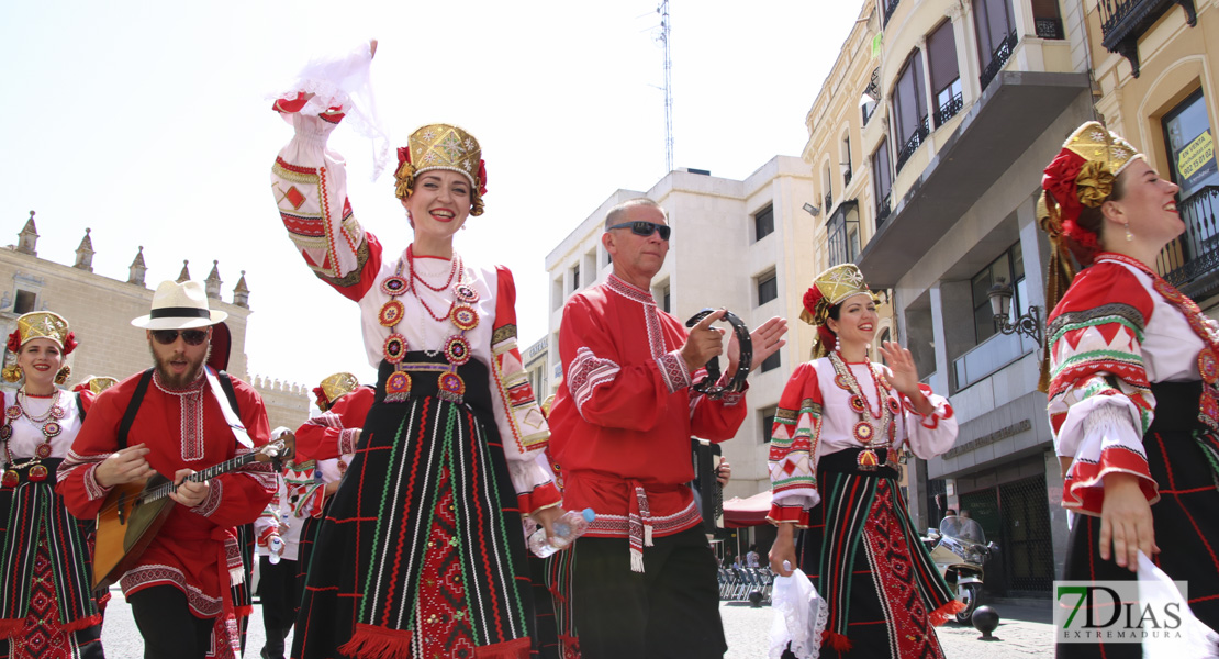 mágenes del desfile del Festival Folklórico Internacional II