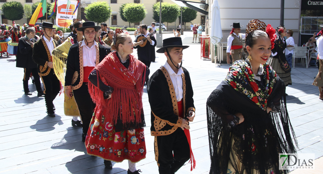 mágenes del desfile del Festival Folklórico Internacional II