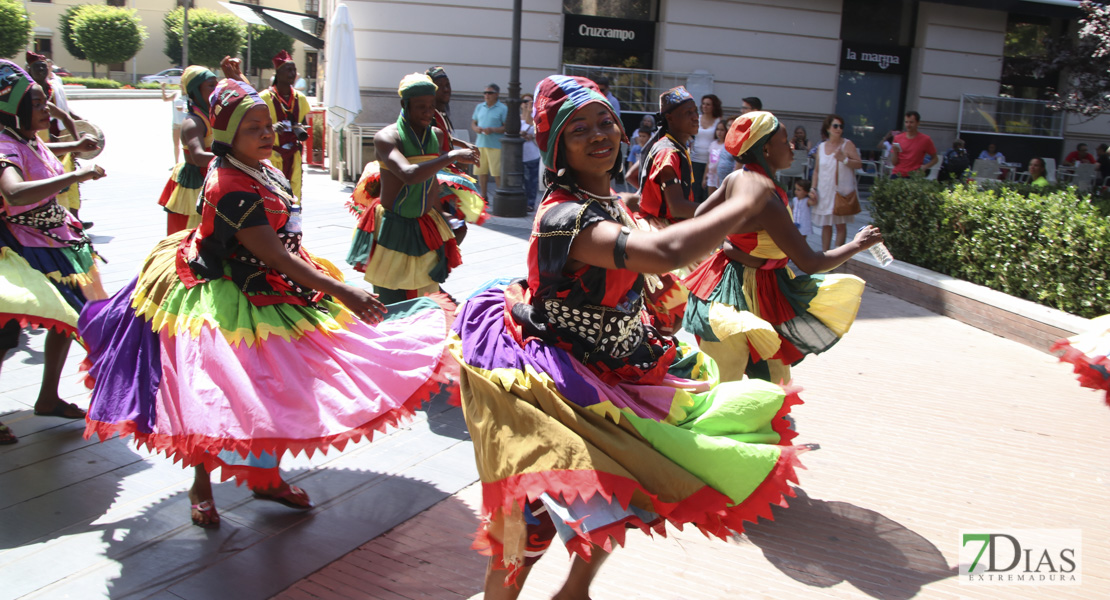 mágenes del desfile del Festival Folklórico Internacional II