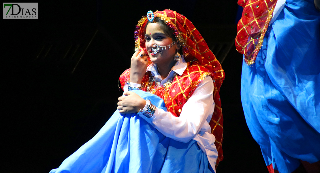 GALERÍA - Arranca el Festival Folklórico Internacional en el López de Ayala