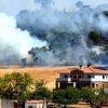 Imágenes del incendio en la urbanización Los Montitos (Badajoz)