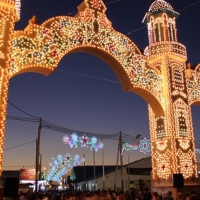 MÉRIDA: 87 arcos iluminarán las calles del recinto ferial