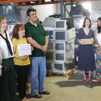 Recoger basura electrónica para reciclar ahora tiene premio