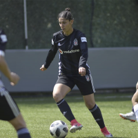 El Santa Teresa firma a la turca Derya Arhan