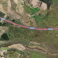 Un accidente en la EX-A1 deja un coche volcado y un atrapado