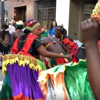 El colorido del folklore mundial se deja ver por las calles de Badajoz