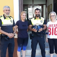 Un leopardo de peluche se suma a la plantilla de la Policía Local para ayudar a combatir el cáncer infantil