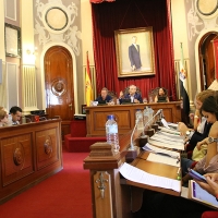 Un concejal socialista es expulsado del pleno por llamar fascista a Vélez
