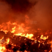 Grave incendio en el vertedero de residuos urbanos de Badajoz