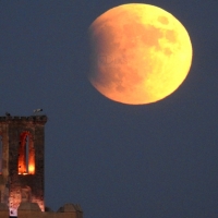 Así se ve el eclipse de Luna en Badajoz