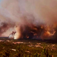 El humo de un grave incendio en Portugal afecta a varias zonas de Extremadura