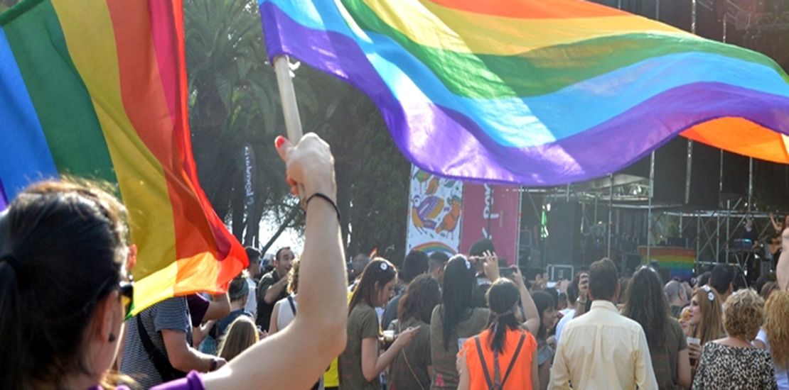 Agreden a una pareja de lesbiana delante de sus hijos