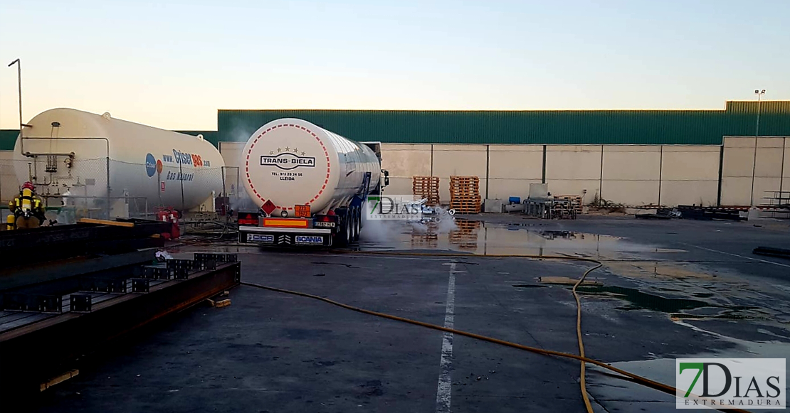 Cortan dos carreteras en la provincia de Cáceres por vertido de gas natural licuado