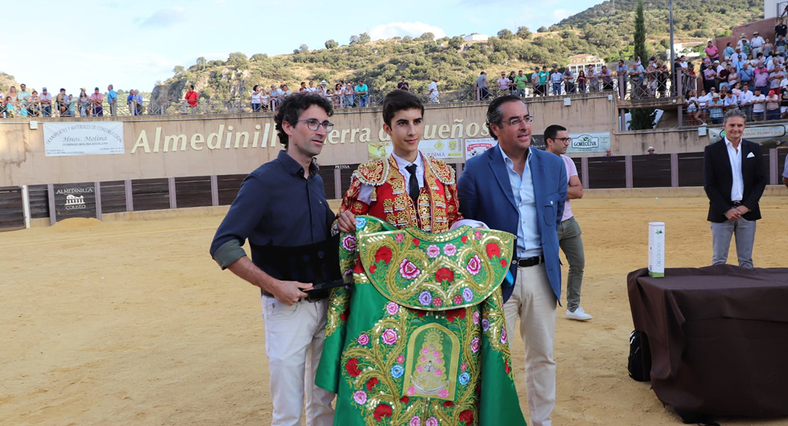 El joven alumno de la Escuela de Tauromaquia, Manuel Perera, triunfa en Andalucía