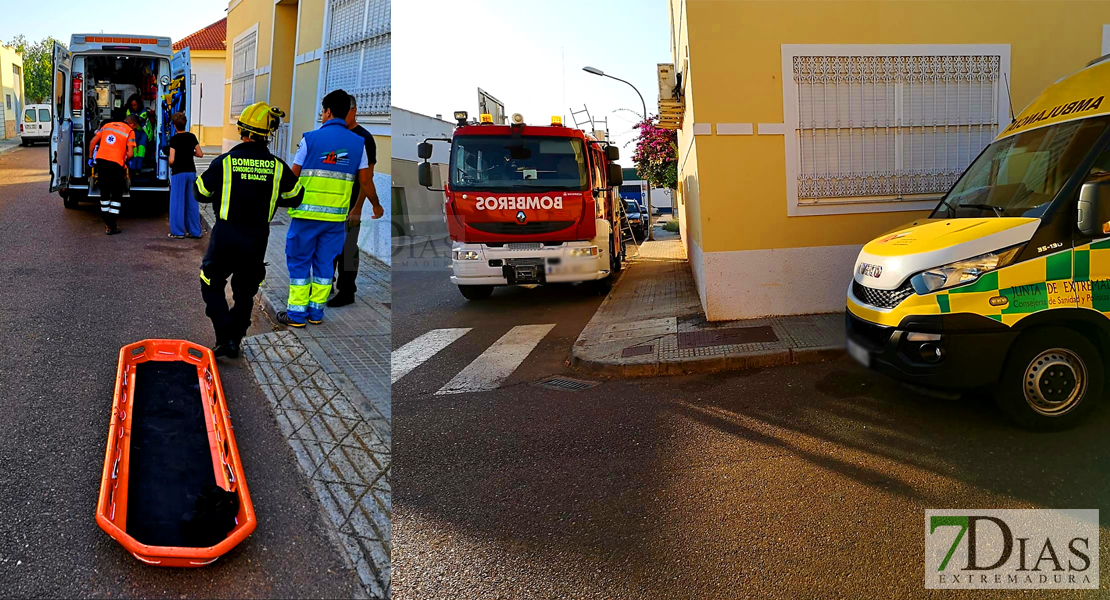 Tiene que ser atendido por sanitarios y Bomberos tras precipitarse a una piscina vacía
