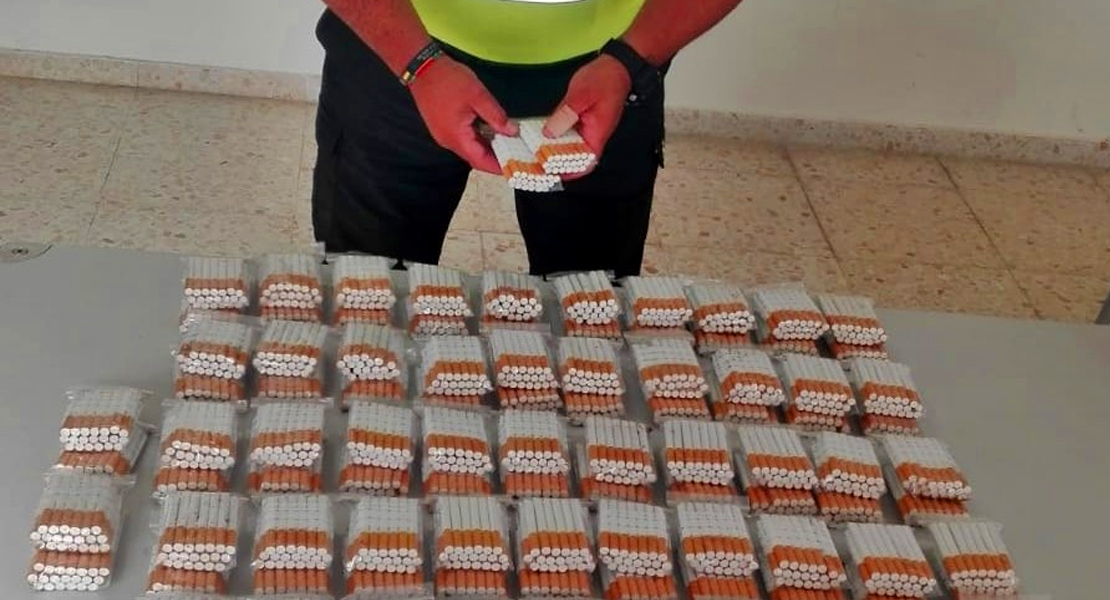 Detenido tras intervenir más de 100 bolsas de tabaco de fabricación casera en su coche