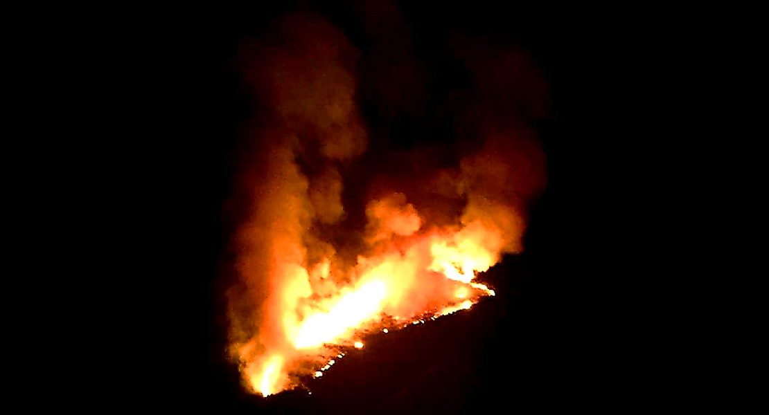 Nuevo incendio forestal la pasada noche en la sierra de Guijo de Santa Bárbara